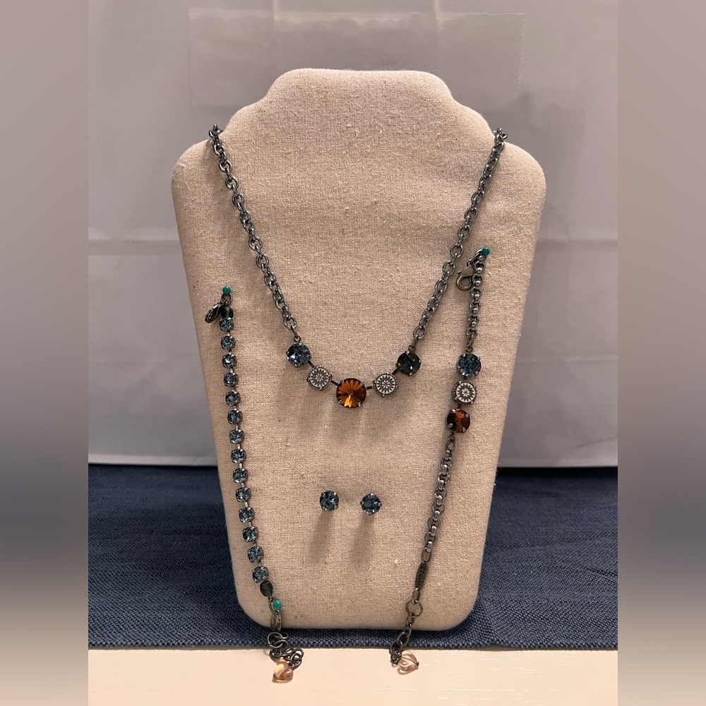 Sabika Fashion Jewelry - Structural 5 Stone necklace with bracelets and earrings